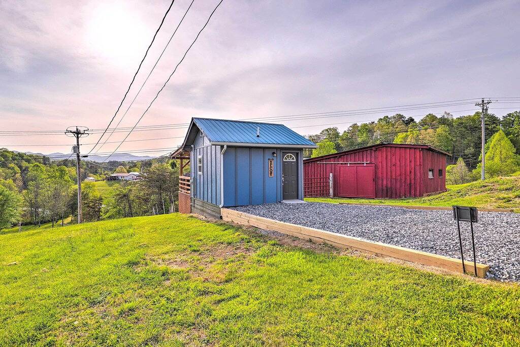 Ganze Wohnung, Studio w/ Loft, Hot Tub & Views in Marshall! in Madison County (NC)