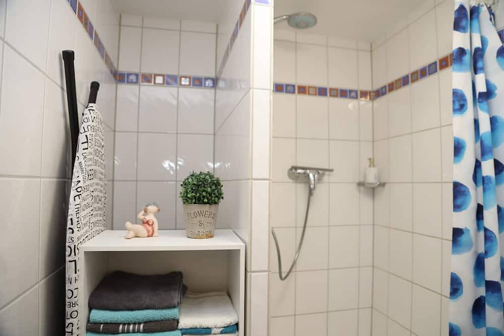 Ganze Wohnung, Zentrale, ruhige Wohnung in Innenstadt - Küche, Parkplatz, Terrasse, Smarttv in Bitburg, Eifelkreis Bitburg-Prüm