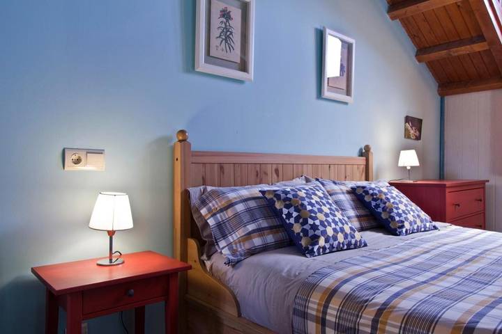 Hostal para 4 personas, con terraza y jardín en La Jacetania