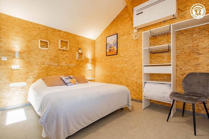Location de vacances pour 2 personnes, avec Balcon et Piscine à Crêches-sur-Saône - 2