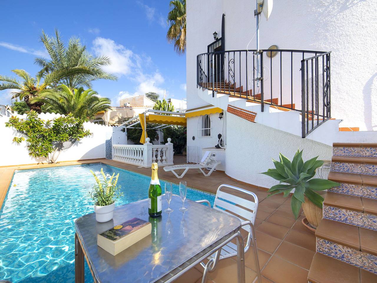 De Las Rosas - De Las Rosas 108.1 in la Nucia, Costa Blanca
