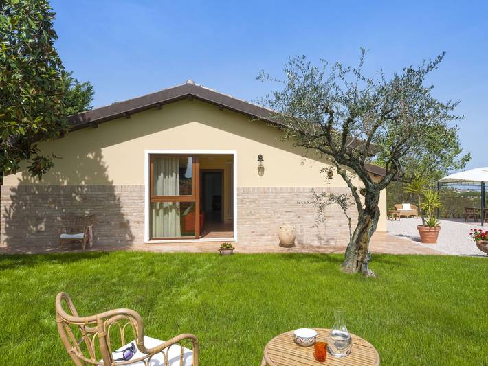 Casa vacanza per 4 persone, con Giardino e Piscina a San Costanzo