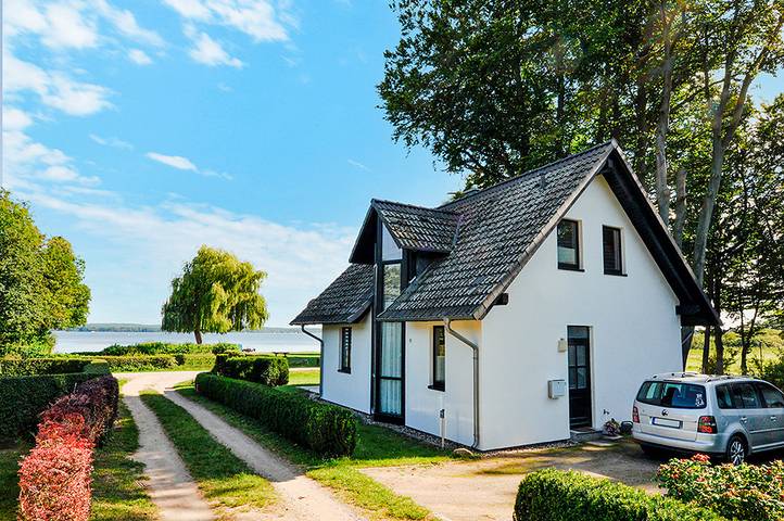 Ferienhaus für 6 Personen, mit Whirlpool und Terrasse sowie Sauna und Seeblick in Mecklenburg-Schwerin