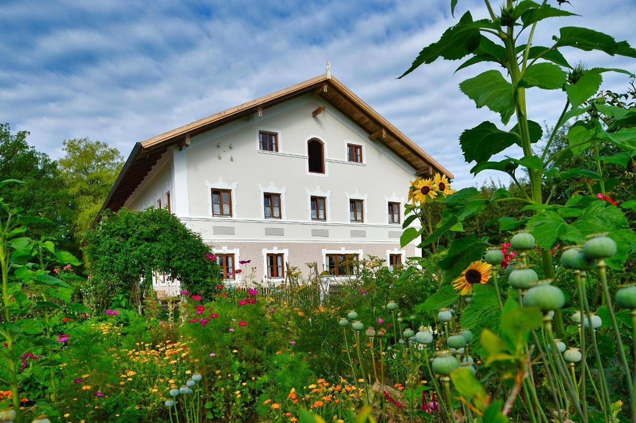 Ganze Wohnung, Apartment with Shower in Forstern, Oberbayern