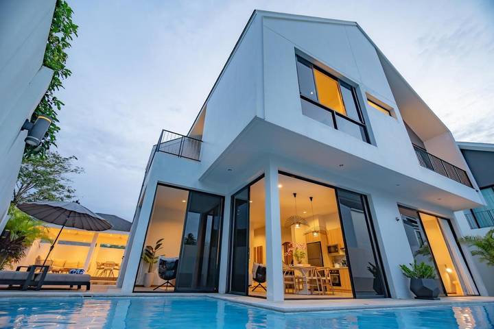 Chalet para 8 personas, con jardín además de piscina y jacuzzi - 1