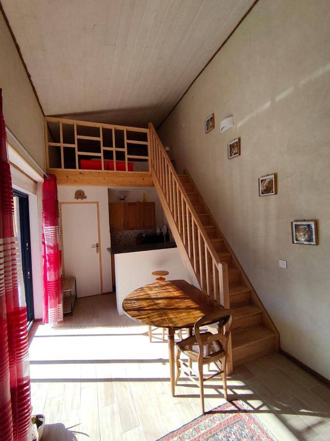 Appartement entier, One-Bedroom Apartment in Le Cannet-des-Maures, Région de Draguignan