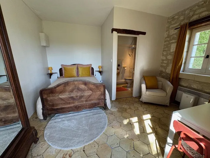 Maison d’hôte pour 2 personnes, avec terrasse ainsi que vue et piscine - 1