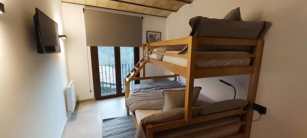 Casa rural para 5 personas, con vistas y balcón en Ripollès - 4