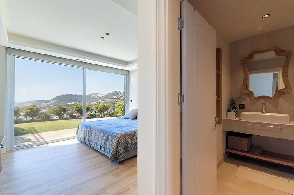 Fully Private Duplex Designer Villa with Sea Views in Bodrum in Bodrum, Türkische Ägäis