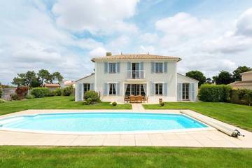 Gîte pour 6 personnes, avec piscine et jardin, animaux acceptés à L'Aiguillon-sur-Vie