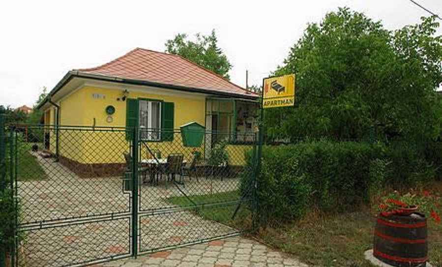 Ganzes Studio, Ferienzimmer-Ferienzimmer mit Kühlschrank und Wlan  in Balatonalmadi, Plattensee nordufer