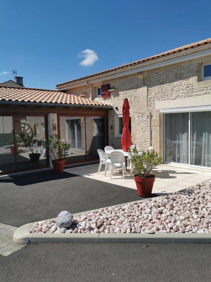 Location de vacances pour 6 personnes, avec jardin, adapté aux familles dans Sainte-Ouenne