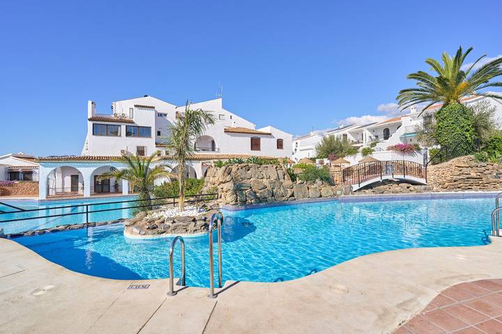 Villa 'Casa Naranjos’ in  Nerja with Sea View, Wi-Fi, Air Conditioning and 2 full kitchens in Senorio de Capistrano, Nerja