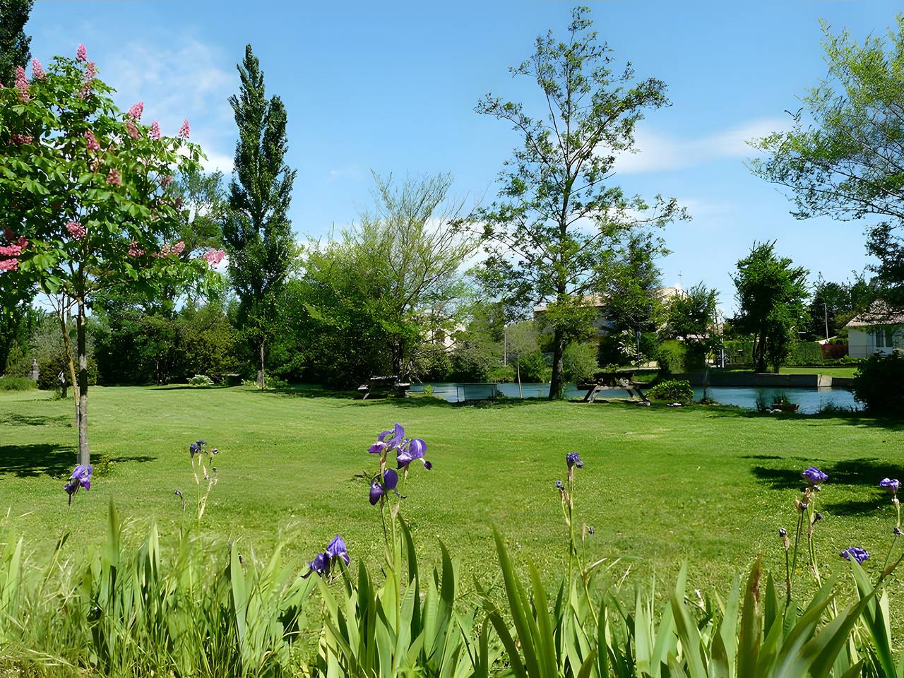 Maison de vacances 'Le Castor' avec terrasse privée, Wi-Fi et climatisation in L'Isle-sur-la-Sorgue, Vaucluse