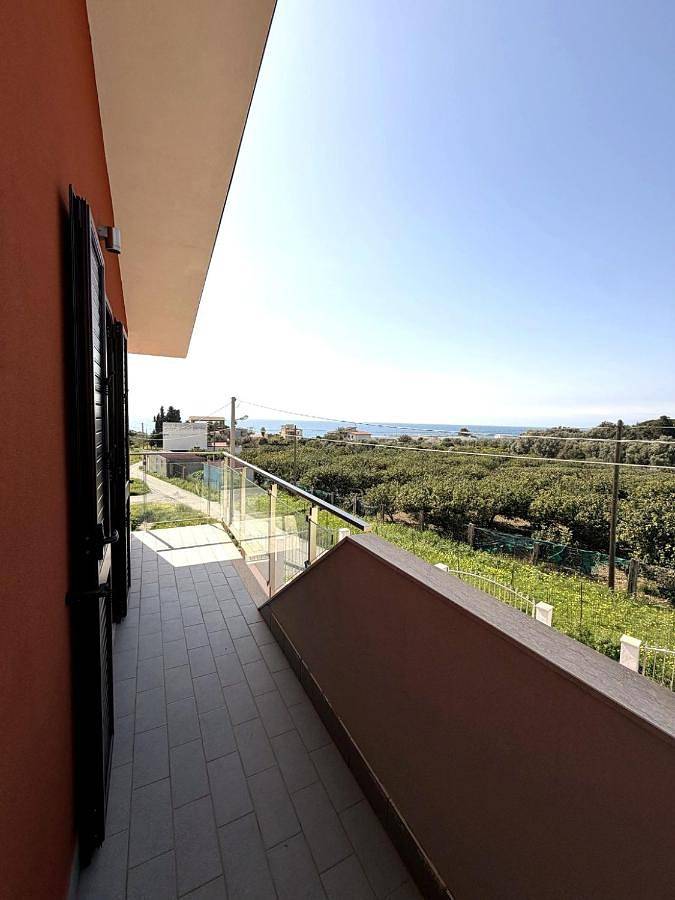 Casa vacanza per 8 persone, con balcone e panorama a Melito di Porto Salvo