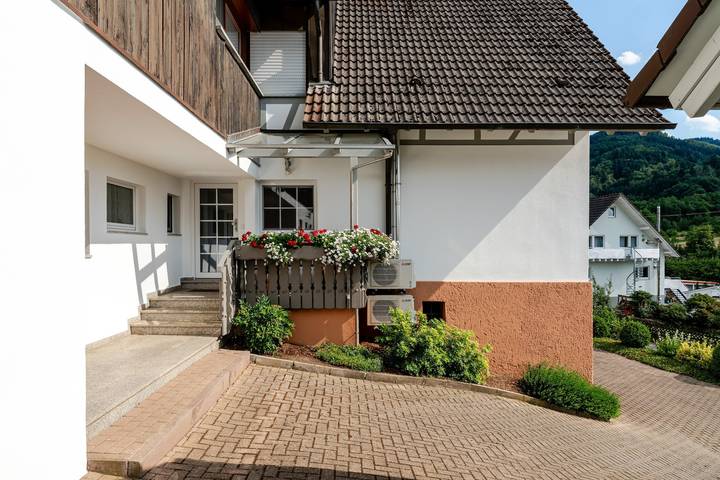 Ganze Wohnung, Ferienwohnung 'Ferienwohnung Anna Durbach' mit Balkon, Wlan und Klimaanlage in Durbach, Mittlerer Schwarzwald