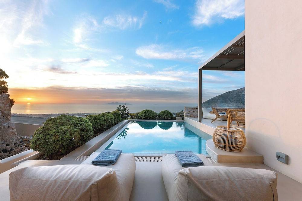 Eolia Senior Villa in Exo Gonia, Santorini