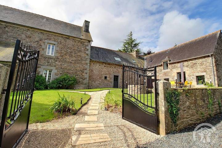 Gîte pour 6 personnes, avec jardin et terrasse, animaux acceptés dans La Roche-Jaudy - 3