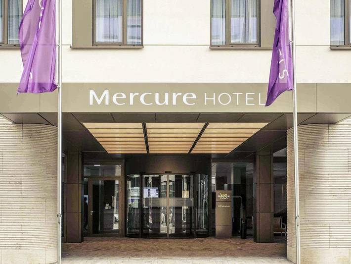 Hotel voor 2 personen, with sauna and zwembad as well as terras in Wiesbaden