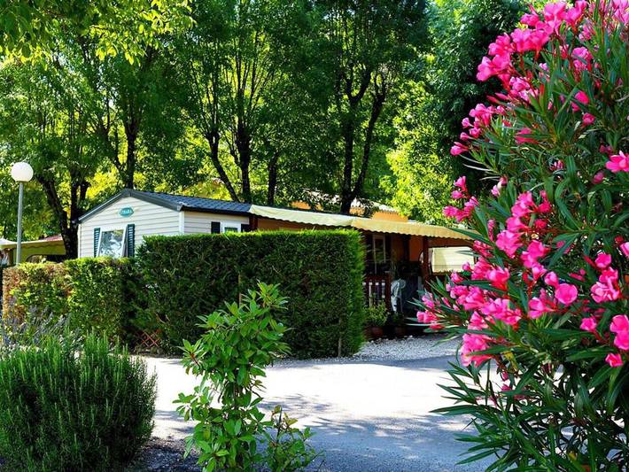 Camping pour 5 personnes, avec piscine et terrasse dans Gorges de l’Ardèche
