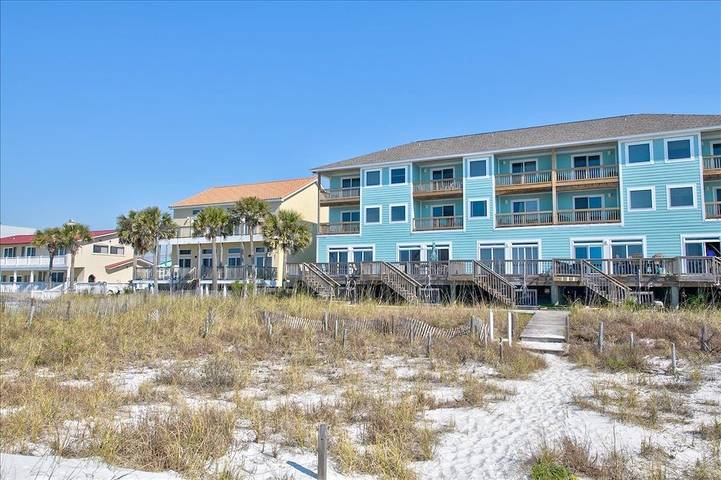 Vacation home for 12 people, with pool and balcony in Panama City Beach