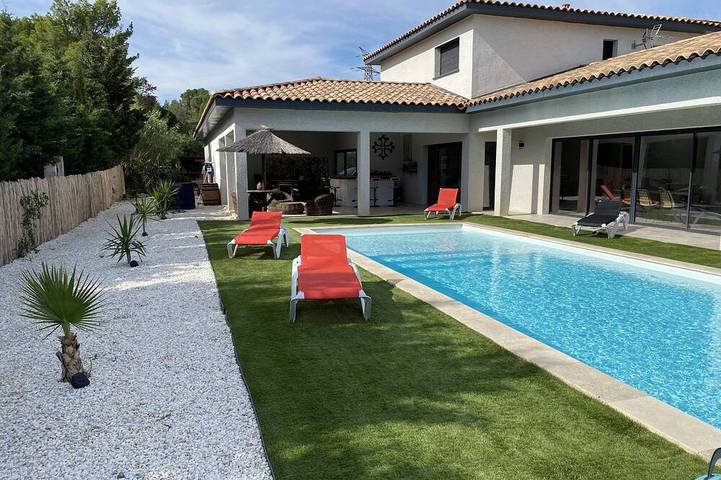 Villa pour 10 personnes, avec terrasse ainsi que jardin et jacuzzi à Narbonne