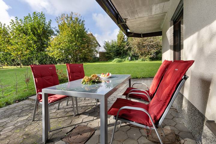 Hel lägenhet, Apartment "Im Land der 1000 Berge" with Private Terrace and Wi-Fi in Neuenrade, Märkischer Kreis