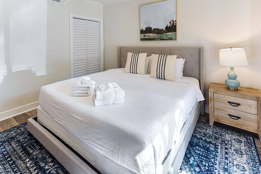 Ganze Wohnung, Charming Apartment on Forsyth Park w/ Parking, No Stairs by Lucky Savannah in Savannah, Chatham County