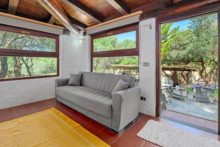 Villa 'Pirina' con terraza privada, Wi-Fi y aire acondicionado in Pittulongu, Olbia