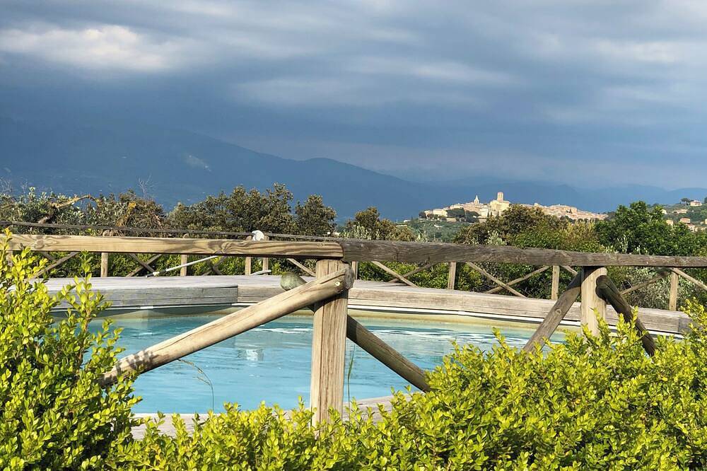 Charming Apartment on the top of the hill in Torgiano, Perugia Provinz