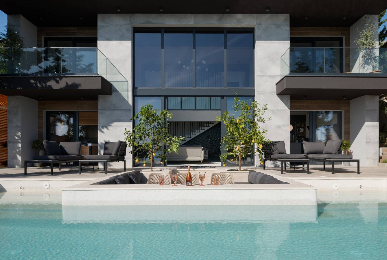 Villa for 14 personer med balkong / terrasse in Starigrad Paklenica, Starigrad