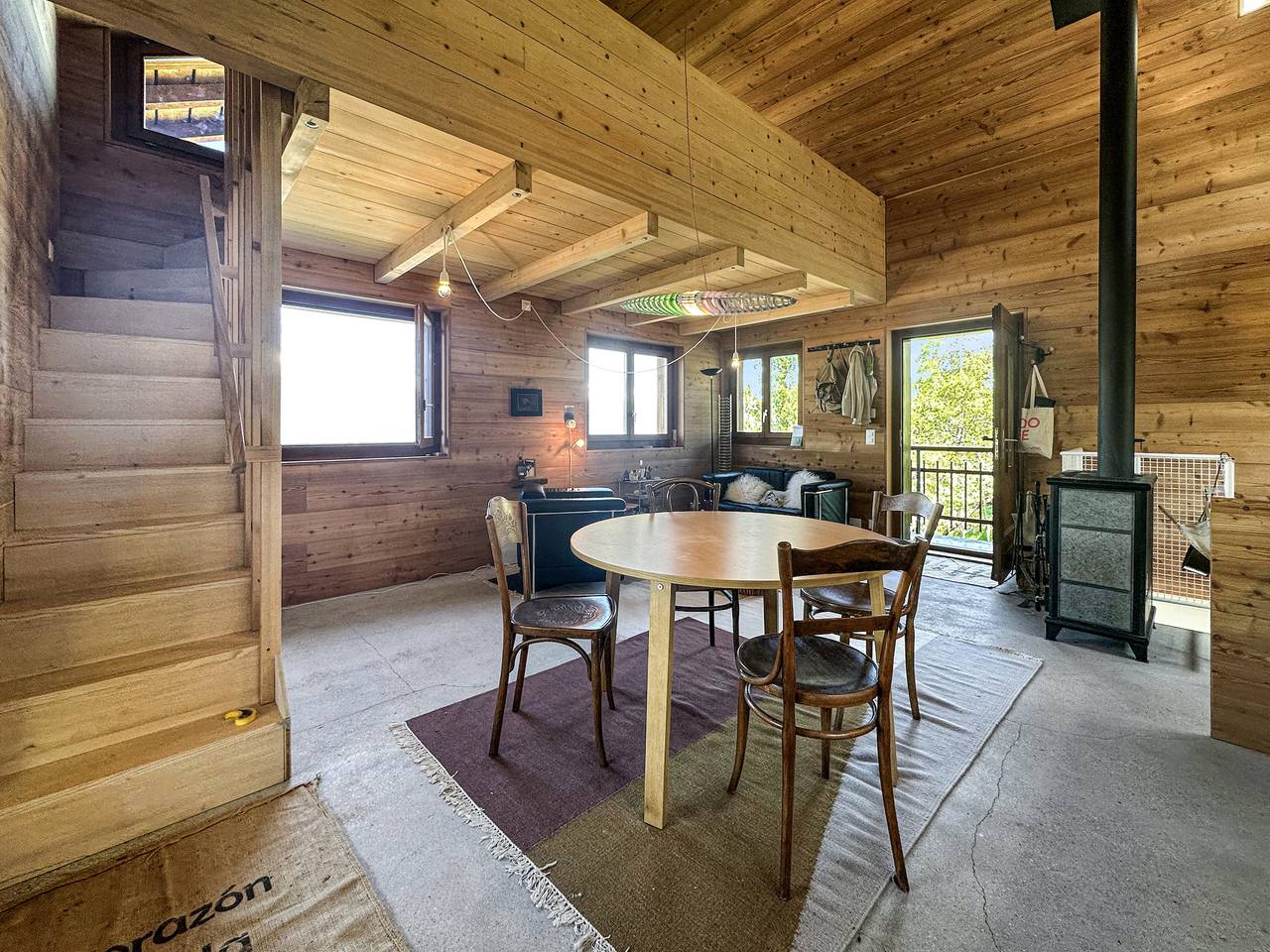 Alpine Nest Chalet – Stunning Mountain Views in Les Agettes, Walliser Alpen