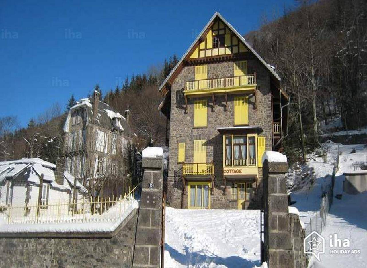 Appartement entier, Appartement 'Apt Capacité 2 À 5 Personnes' avec vue sur montagne et balcon in Mont-Dore, Parc naturel régional des Volcans d'Auvergne