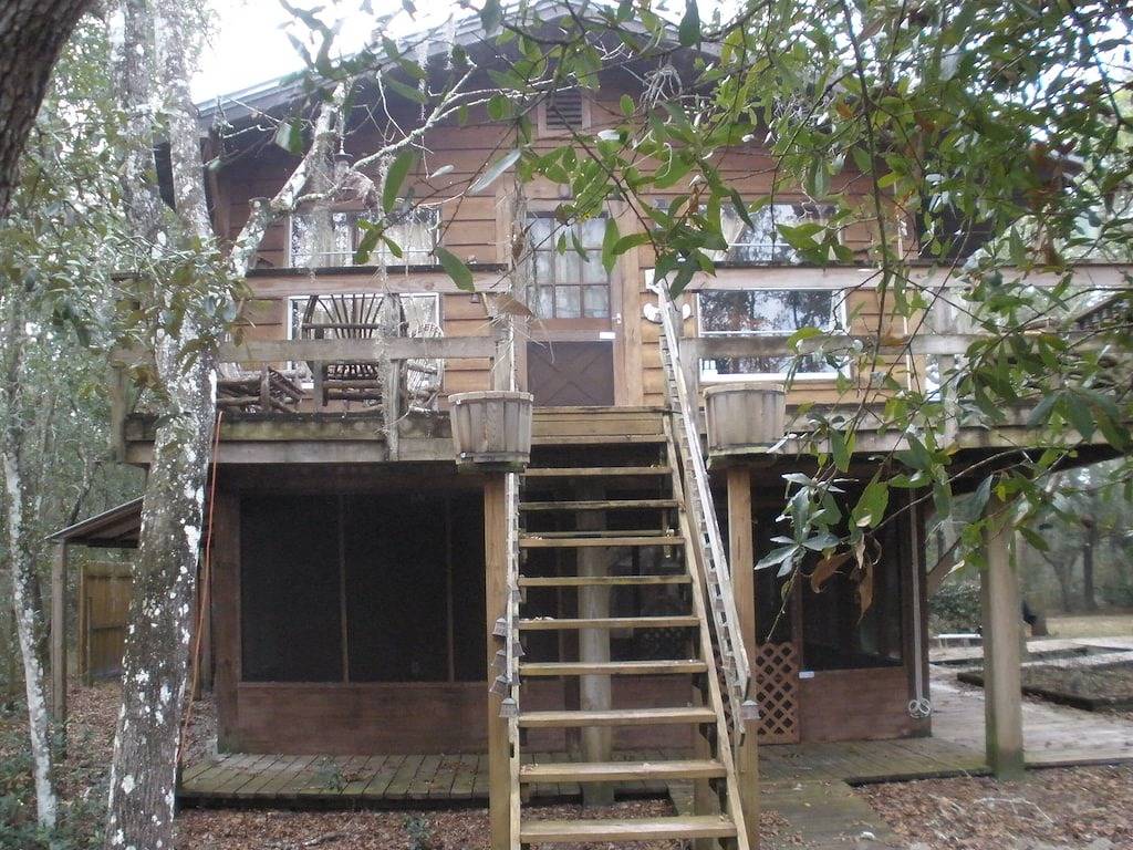 Log Cabin for 4 Guests in Hernando County