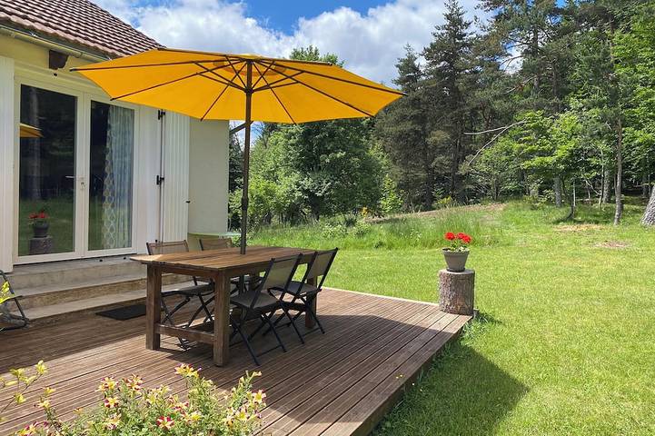 Location de vacances pour 5 personnes, avec jardin à Lachapelle-Graillouse