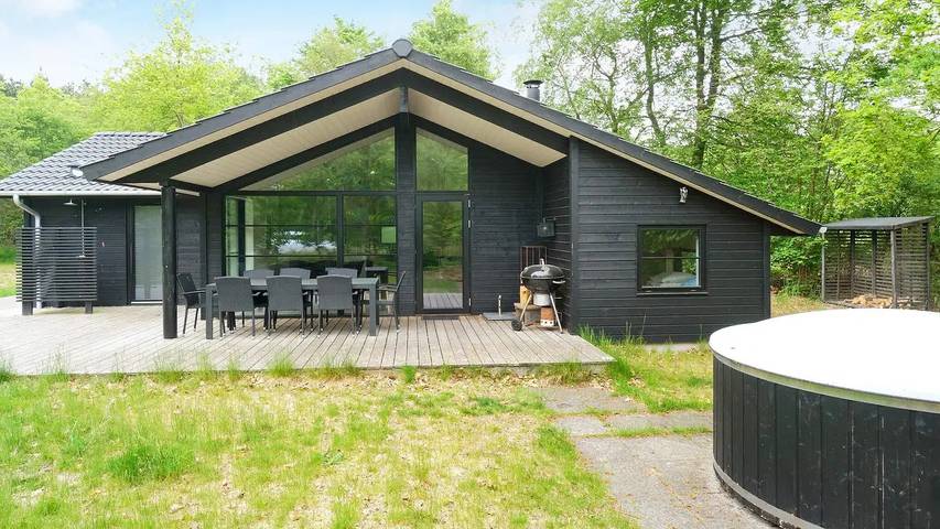 Ferieudlejning for 9 personer, med Terrasse i Vig