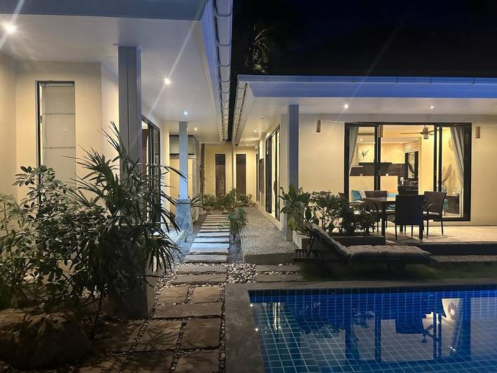 Villa för 4 Personer, med trädgård samt pool och utsikt i Thailand