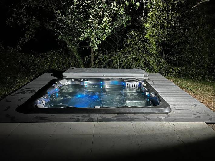 Location de vacances pour 17 personnes, avec piscine ainsi que jacuzzi et jardin à Vacquières - 3