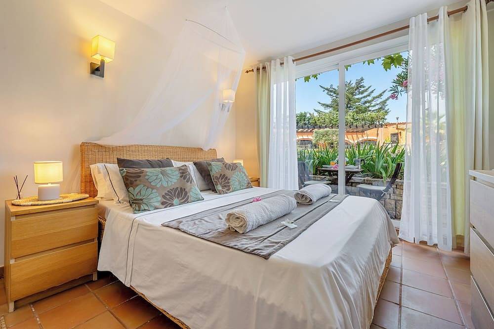 Villa 'Casa Del Vino' con vistas a la montaña, piscina privada y Wi-Fi in Torrellas de Foix, Interior de Barcelona