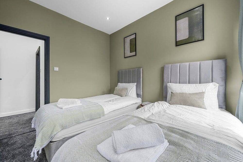 The Gallery House - Modern 2Br Stay - Sleeps 5 in Bolton, Greater Manchester