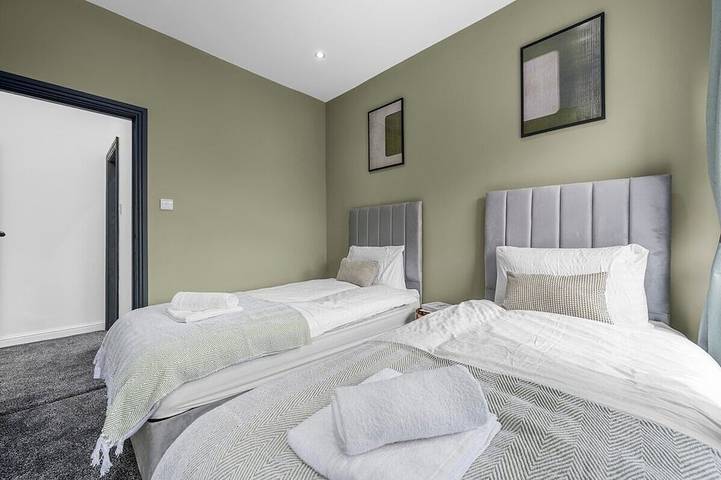 The Gallery House - Modern 2Br Stay - Sleeps 5 in Bolton, Grand Manchester