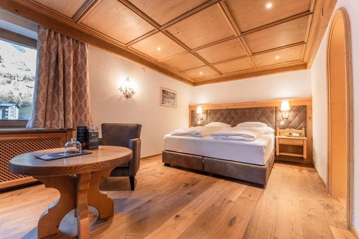 Hôtel pour 4 personnes, avec jacuzzi ainsi que sauna et terrasse dans Zurs - 4
