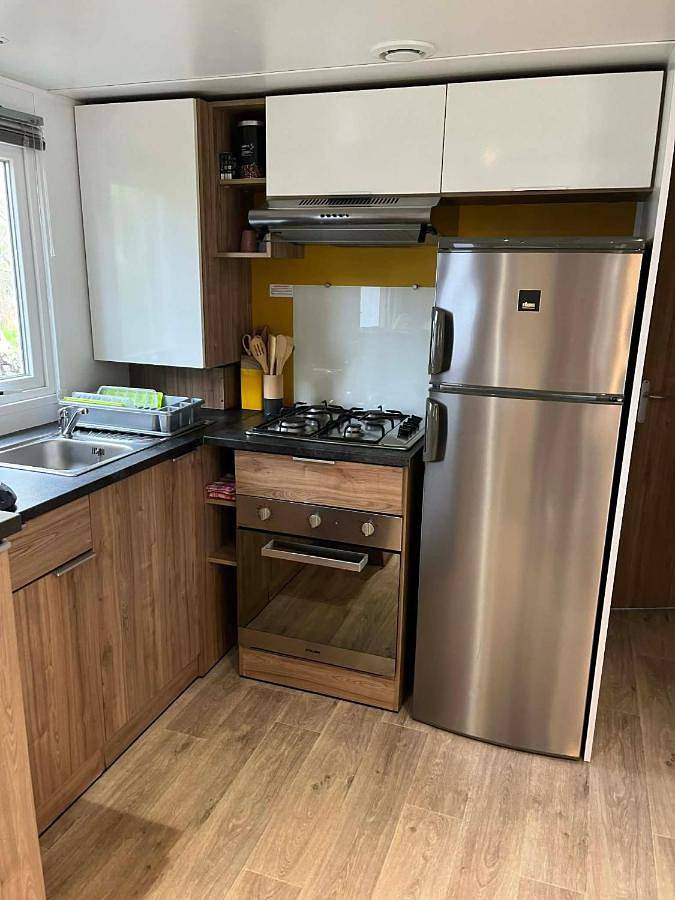 Camping pour 8 personnes, avec Jacuzzi et Terrasse ainsi que Jardin et Piscine à Parentis-en-Born - 4