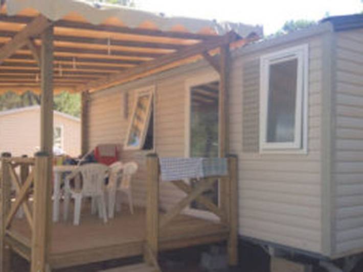 Mobil home pour 5 personnes, avec terrasse et piscine à Villecroze