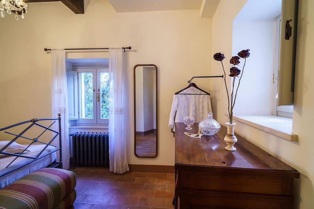 Appartamento intero, Dimora storica al centro di un borgo Medioevale, ai piedi dei monti Sibillini. in Sarnano, Parco nazionale dei Monti Sibillini