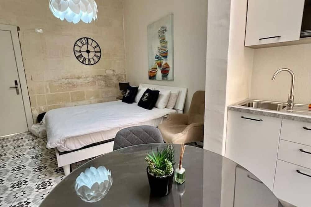 Ganze Wohnung, Cottonera Cara: Cozy Room with Terrace in the Heart of Bormla in Cospicua, Insel Malta