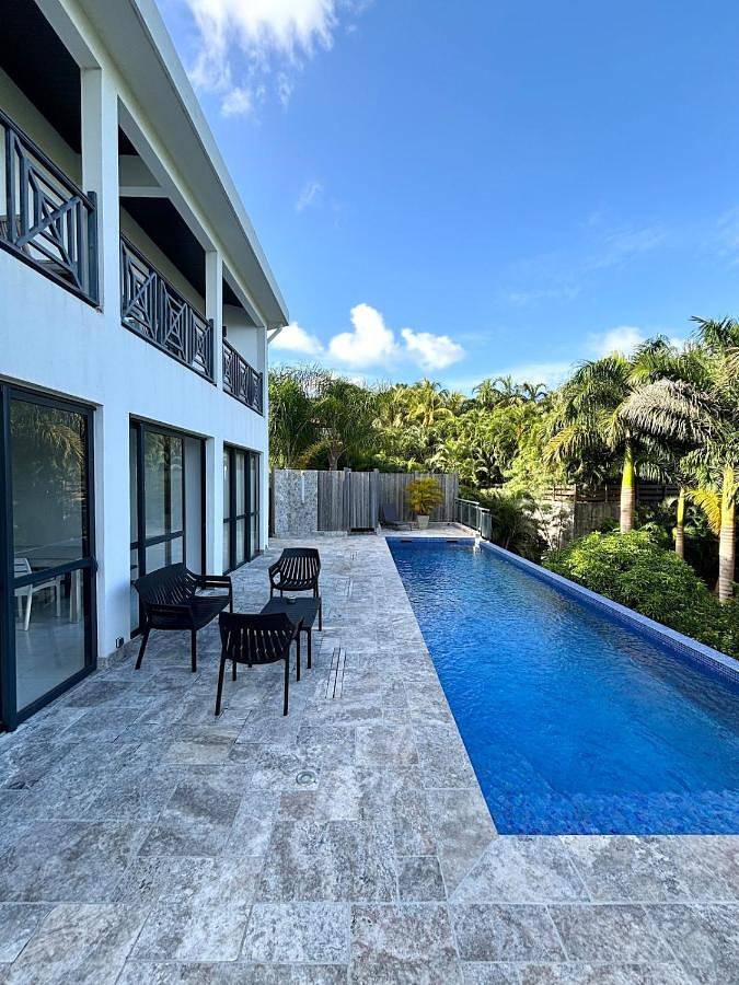 Appartement de vacances pour 3 personnes, avec piscine ainsi que jardin et vue