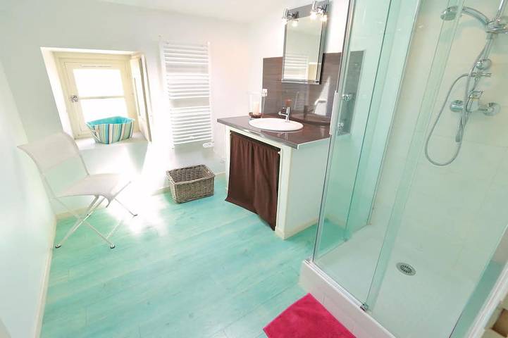 Gîte pour 9 personnes, avec piscine et jardin, animaux acceptés