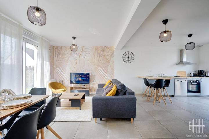 Location de vacances pour 8 personnes, avec Terrasse et Jardin à Esvres