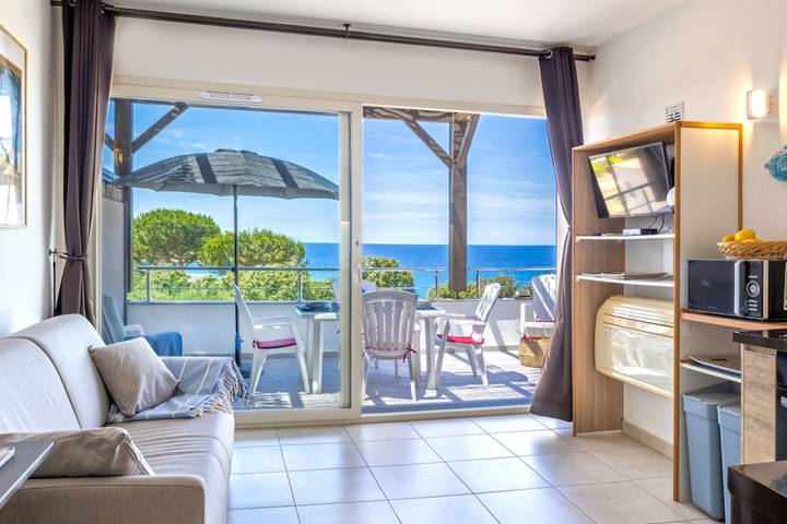 Gîte pour 4 personnes, avec terrasse, adapté aux familles dans Sant Ambroggio - 2